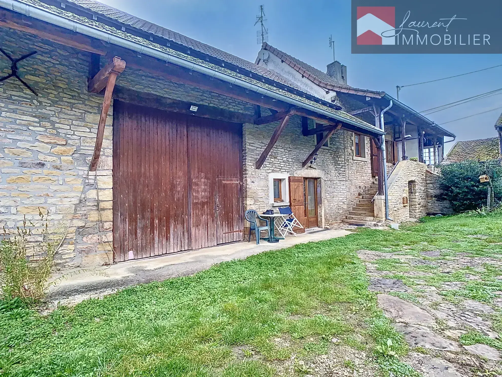 À Nanton : Maison en pierre en viager à vendre à 48 600 € 