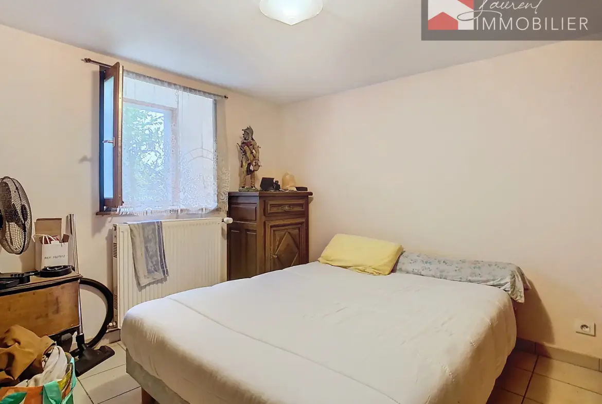 À Nanton : Maison en pierre en viager à vendre à 48 600 € 