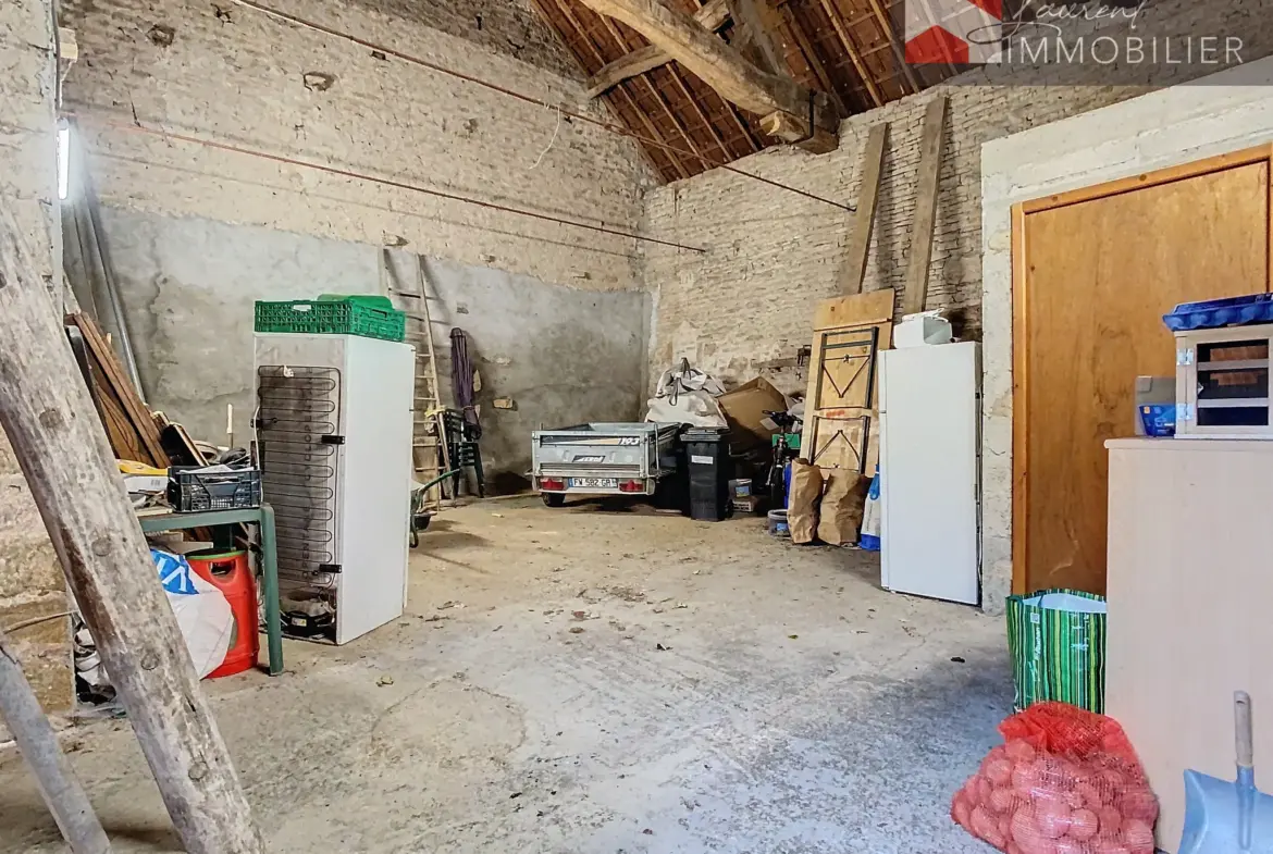 À Nanton : Maison en pierre en viager à vendre à 48 600 € 