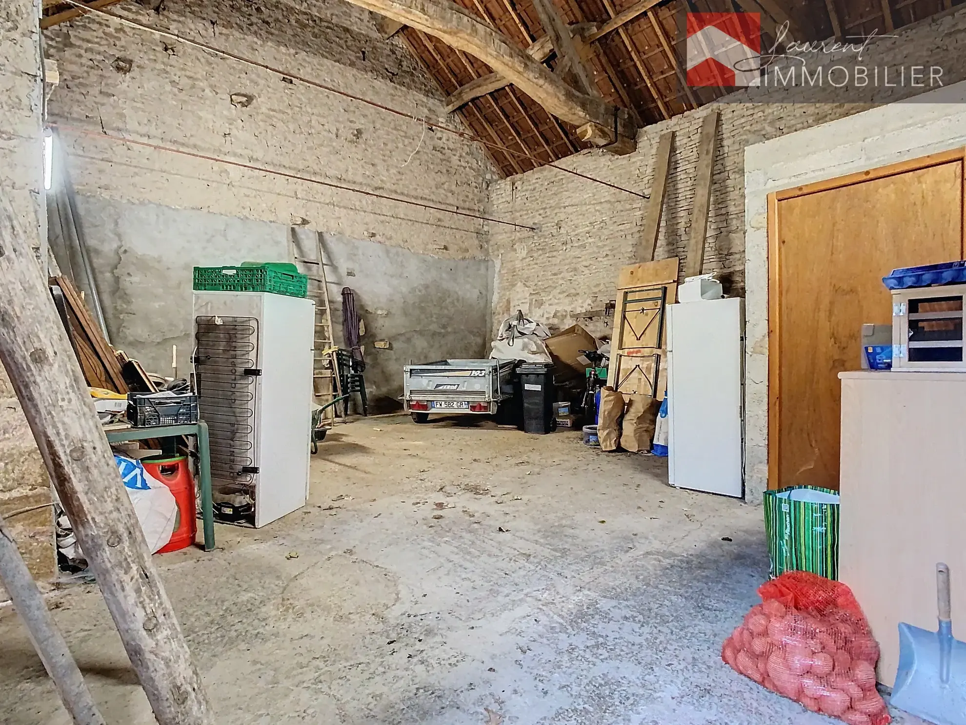 À Nanton : Maison en pierre en viager à vendre à 48 600 € 