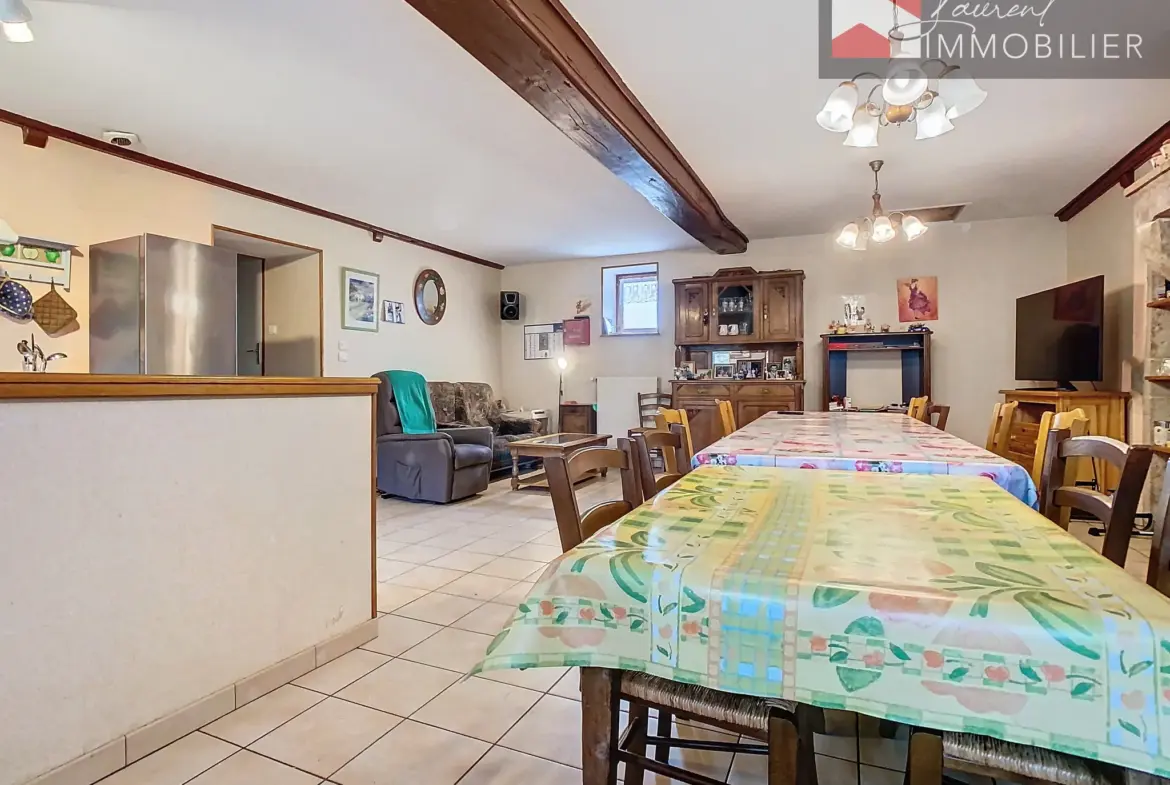 À Nanton : Maison en pierre en viager à vendre à 48 600 € 