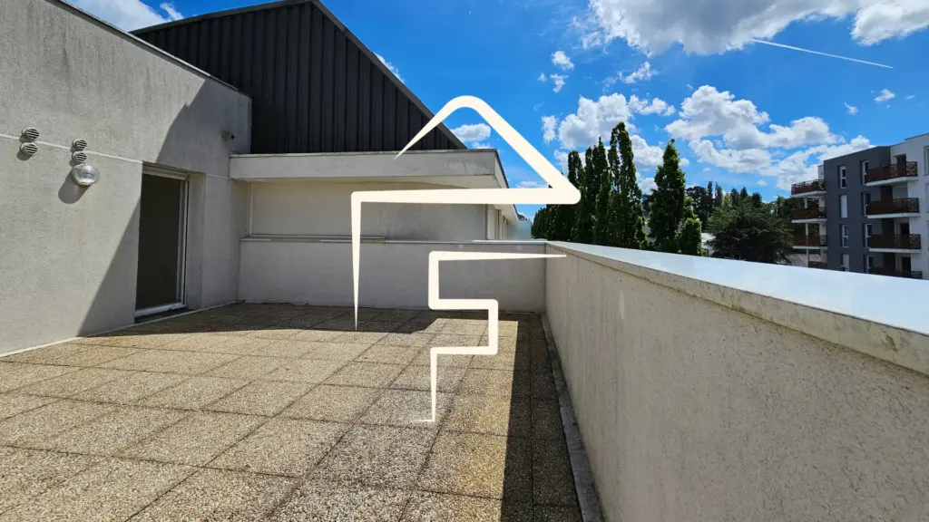 Grand T3/T4 lumineux avec terrasse à Nantes - 80,47 m² au dernier étage