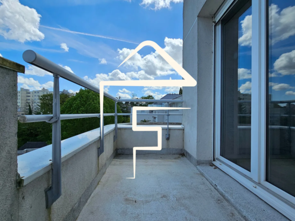 Grand T3/T4 lumineux avec terrasse à Nantes - 80,47 m² au dernier étage 