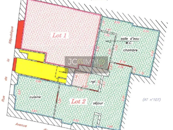 T2 à rénover de 72,80 m² au centre de Sollies Pont 