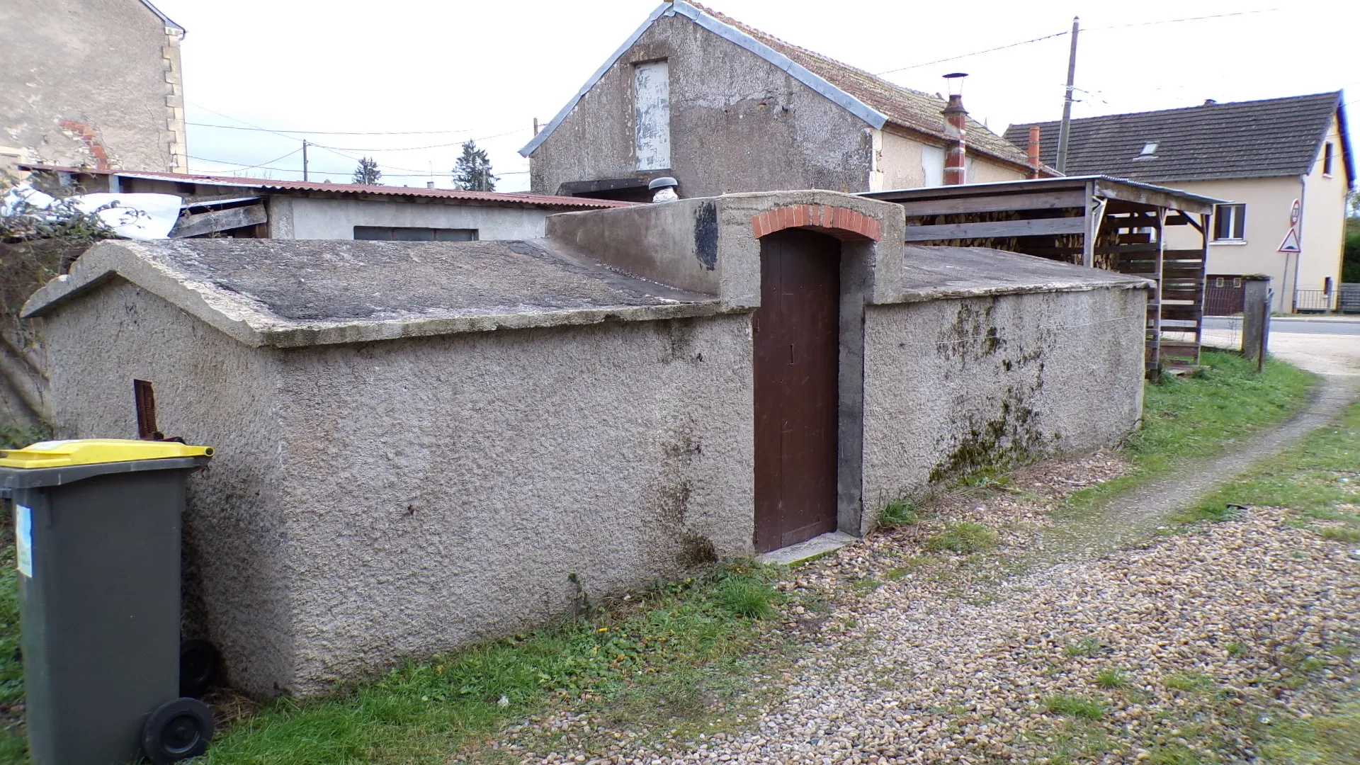 Maison rénovée avec piscine chauffée sur terrain de 1336 m² à Cuffy 