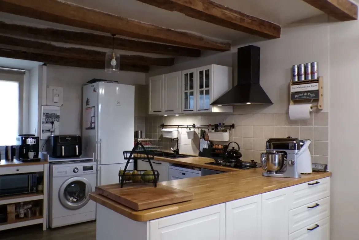 Maison rénovée avec piscine chauffée sur terrain de 1336 m² à Cuffy 