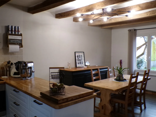 Maison rénovée avec piscine chauffée sur terrain de 1336 m² à Cuffy 