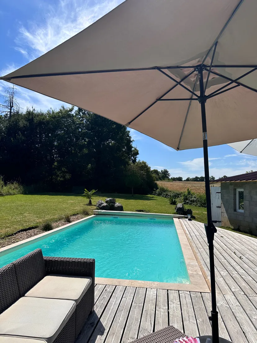 Maison rénovée avec piscine chauffée sur terrain de 1336 m² à Cuffy 