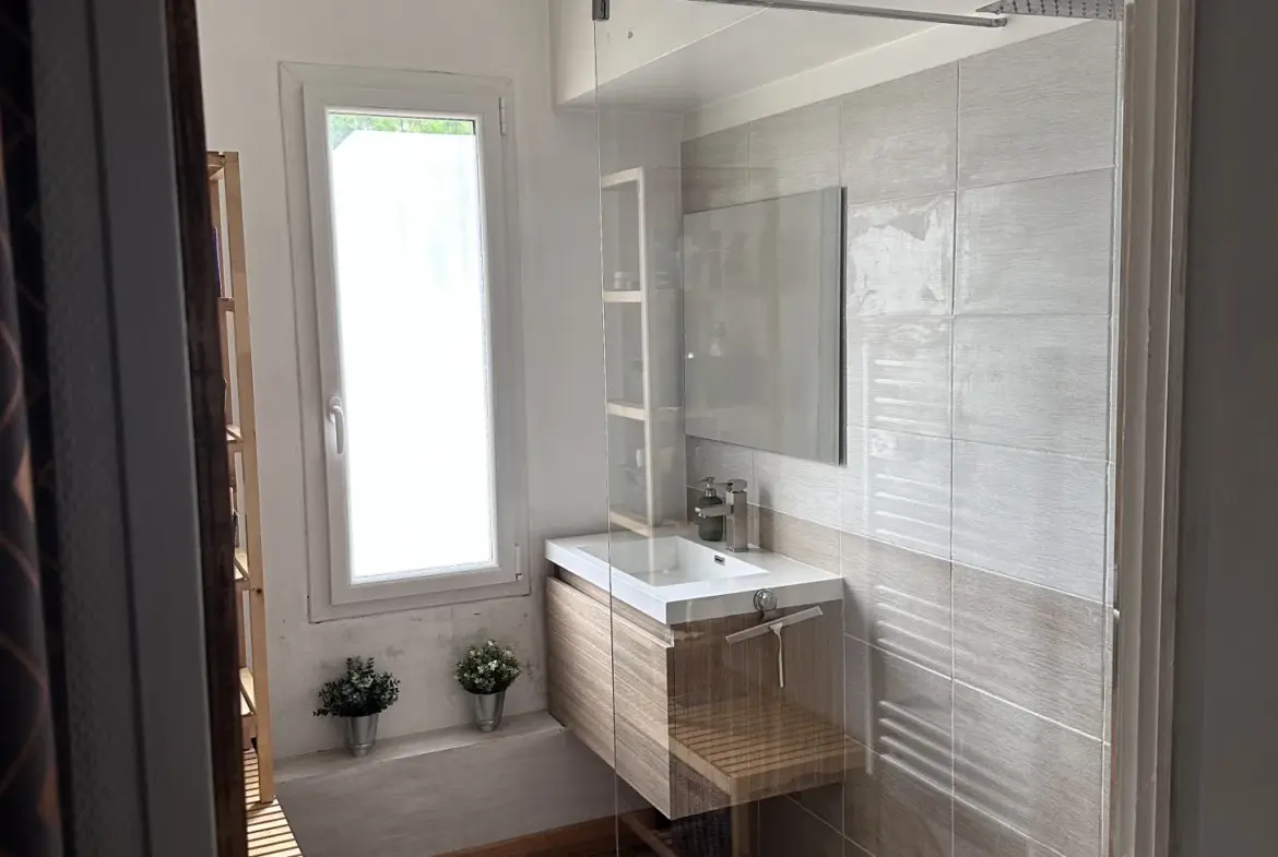 Maison rénovée avec piscine chauffée sur terrain de 1336 m² à Cuffy 
