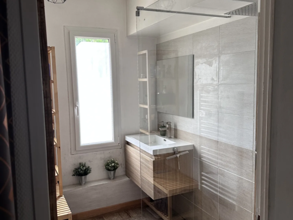 Maison rénovée avec piscine chauffée sur terrain de 1336 m² à Cuffy 