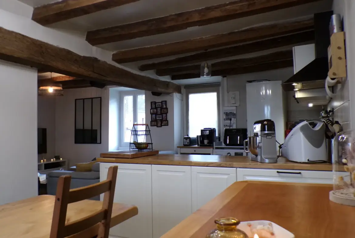 Maison rénovée avec piscine chauffée sur terrain de 1336 m² à Cuffy 