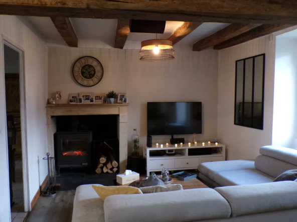 Maison rénovée avec piscine chauffée sur terrain de 1336 m² à Cuffy 