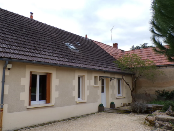 Maison rénovée avec piscine chauffée sur terrain de 1336 m² à Cuffy 