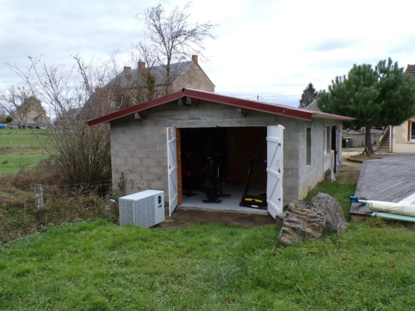 Maison rénovée avec piscine chauffée sur terrain de 1336 m² à Cuffy 