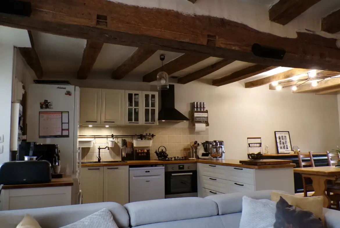 Maison rénovée avec piscine chauffée sur terrain de 1336 m² à Cuffy 