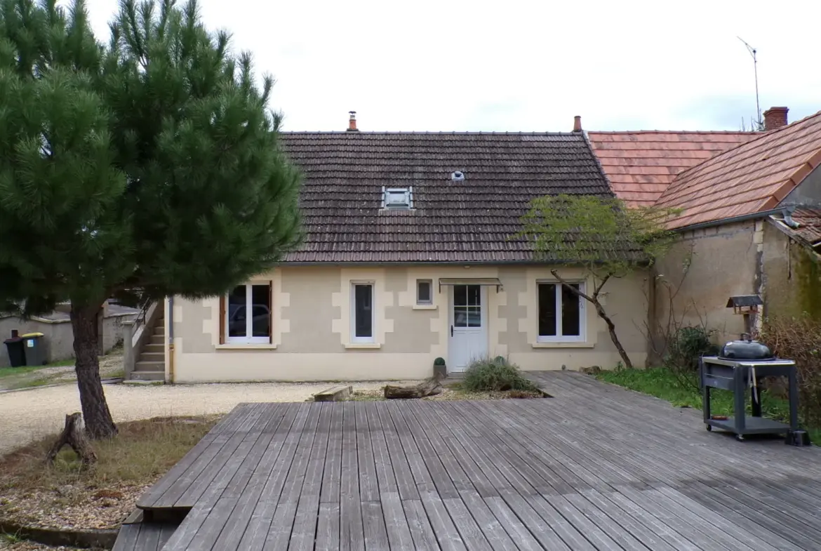 Maison rénovée avec piscine chauffée sur terrain de 1336 m² à Cuffy 