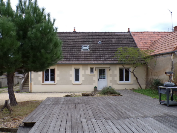 Maison rénovée avec piscine chauffée sur terrain de 1336 m² à Cuffy 
