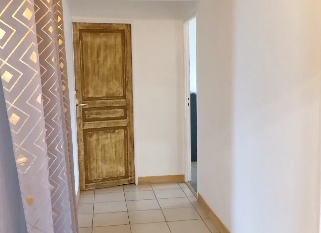 Maison rénovée avec piscine chauffée sur terrain de 1336 m² à Cuffy 