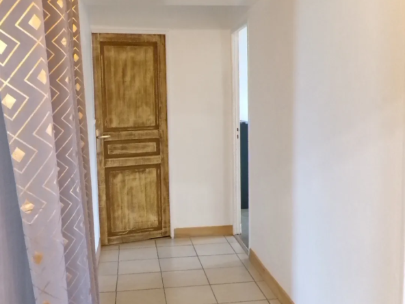 Maison rénovée avec piscine chauffée sur terrain de 1336 m² à Cuffy 