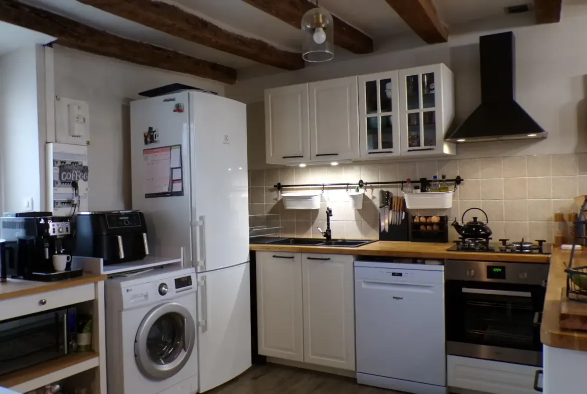 Maison rénovée avec piscine chauffée sur terrain de 1336 m² à Cuffy 