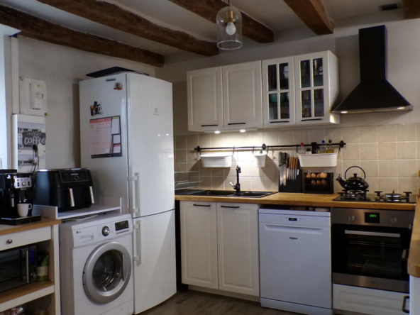 Maison rénovée avec piscine chauffée sur terrain de 1336 m² à Cuffy 