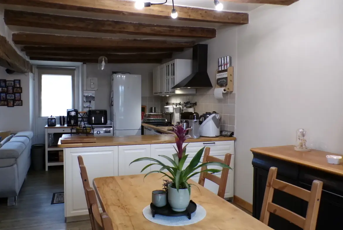 Maison rénovée avec piscine chauffée sur terrain de 1336 m² à Cuffy 