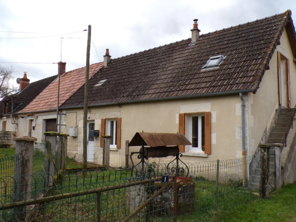 Maison rénovée avec piscine chauffée sur terrain de 1336 m² à Cuffy 