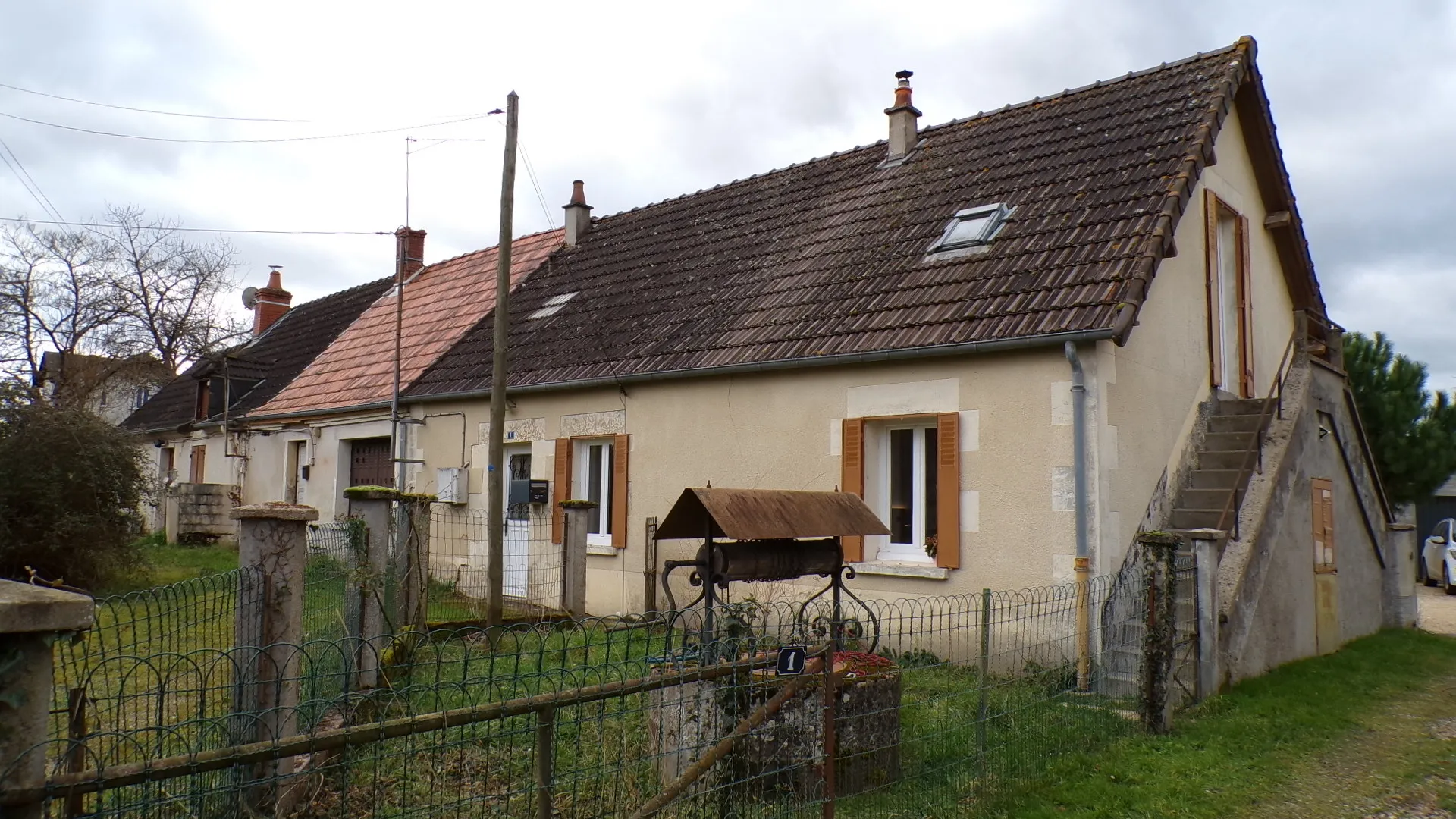 Maison rénovée avec piscine chauffée sur terrain de 1336 m² à Cuffy 