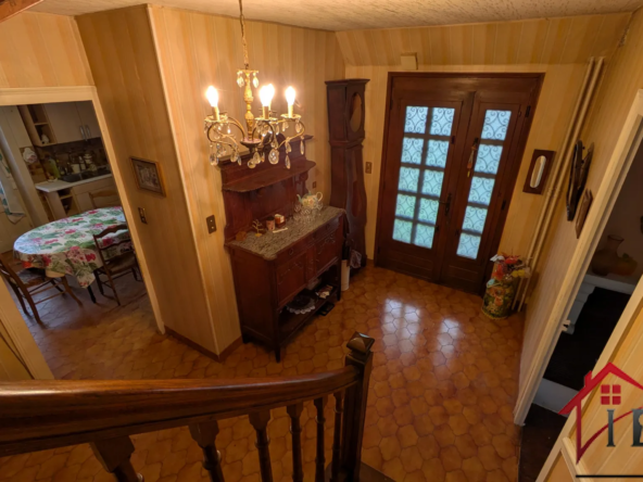 Propriété de charme avec multiples possibilités et 5500m2 de terrain à Chaumergy 