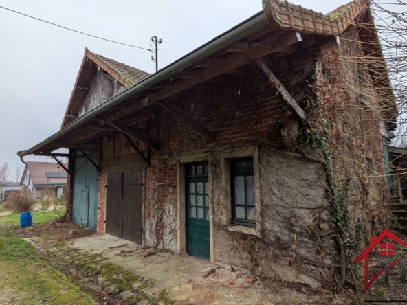 Propriété de charme avec multiples possibilités et 5500m2 de terrain à Chaumergy 