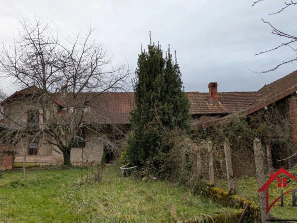 Propriété de charme avec multiples possibilités et 5500m2 de terrain à Chaumergy 
