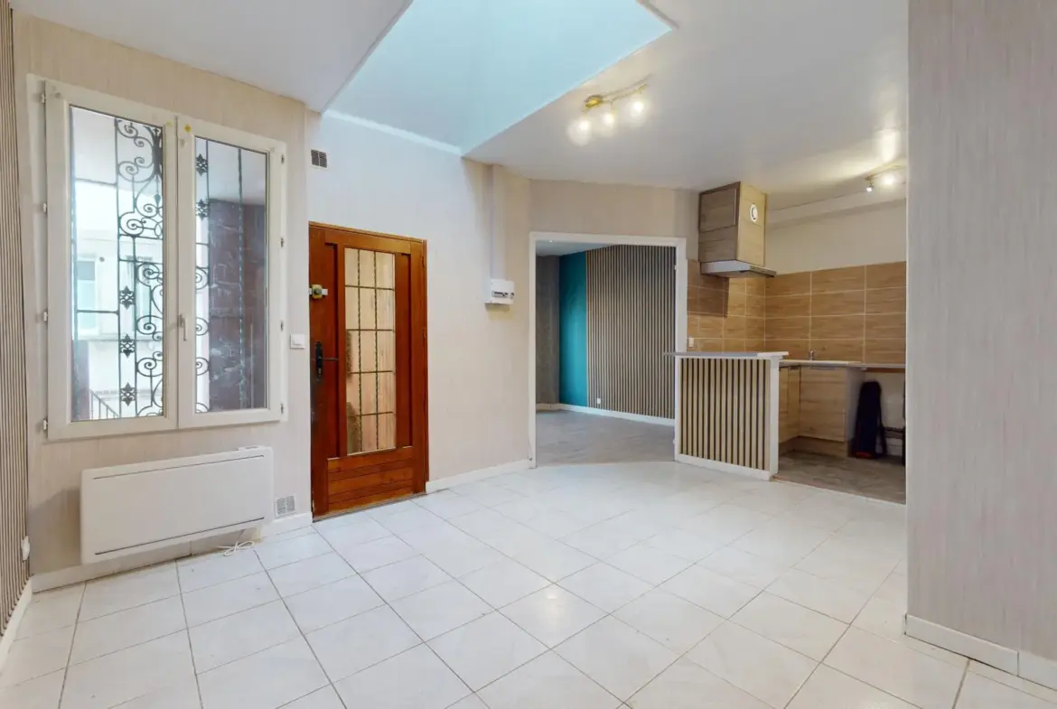 Appartement F2 avec terrasse à 200 m du RER B d'Aulnay-sous-Bois 
