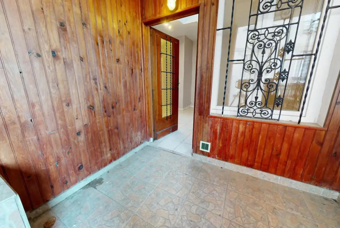 Appartement F2 avec terrasse à 200 m du RER B d'Aulnay-sous-Bois 