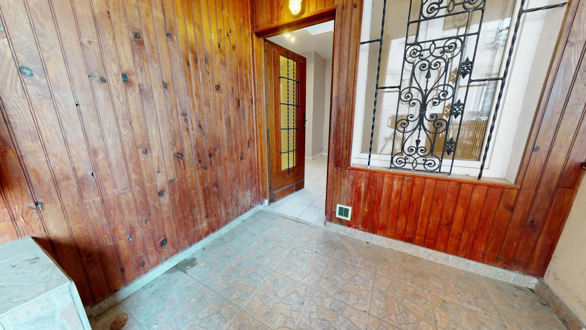Appartement F2 avec terrasse à 200 m du RER B d'Aulnay-sous-Bois 