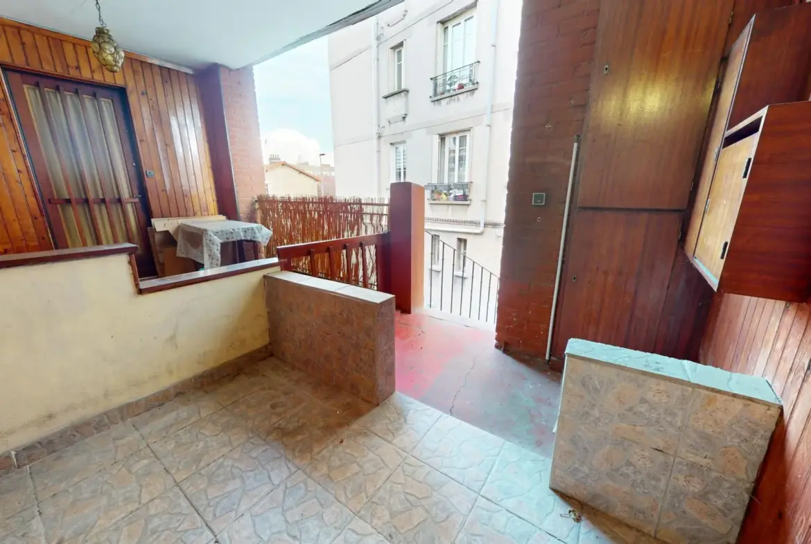 Appartement F2 avec terrasse à 200 m du RER B d'Aulnay-sous-Bois 