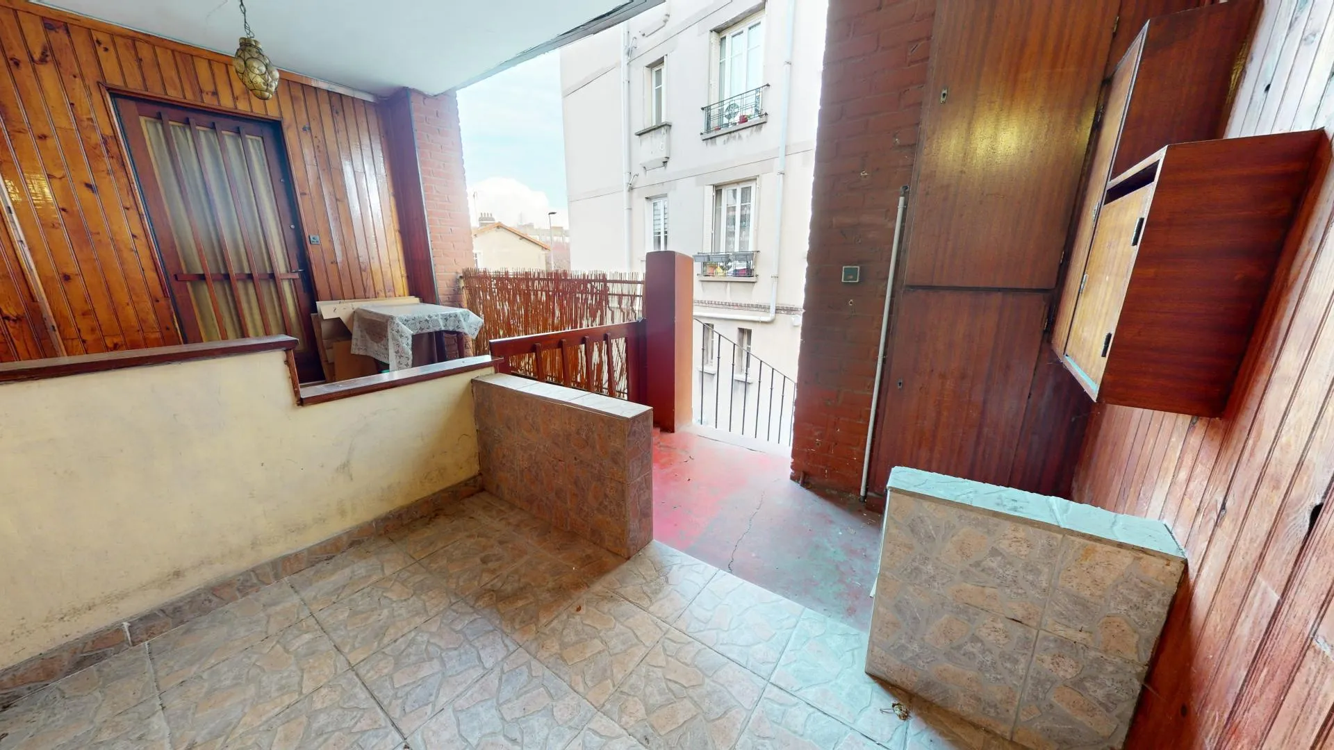 Appartement F2 avec terrasse à 200 m du RER B d'Aulnay-sous-Bois 
