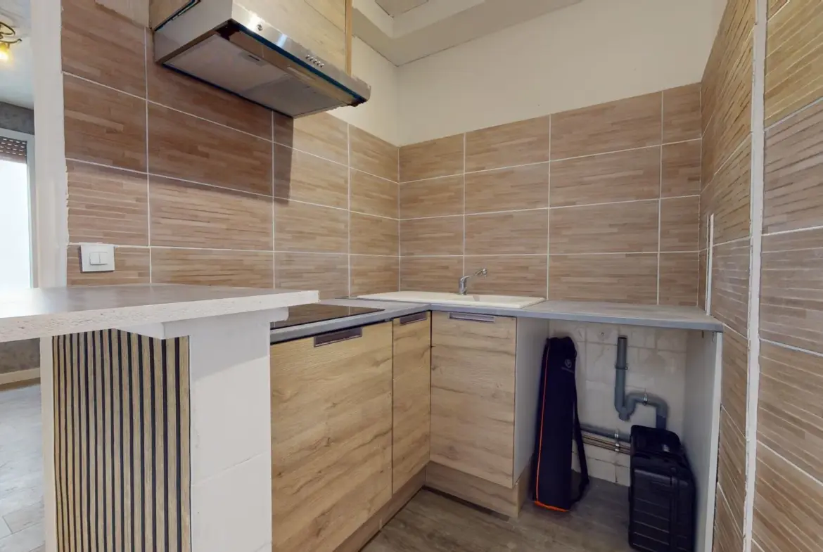 Appartement F2 avec terrasse à 200 m du RER B d'Aulnay-sous-Bois 