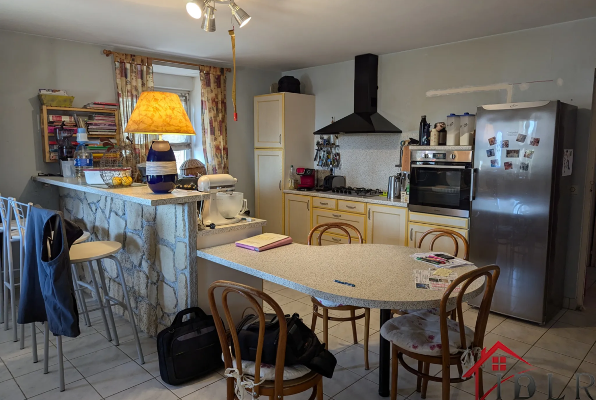 À vendre : Spacieuse maison de village à Pierrecourt 
