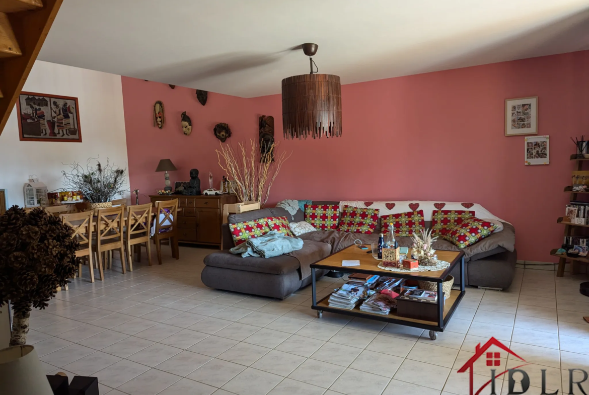 À vendre : Spacieuse maison de village à Pierrecourt 