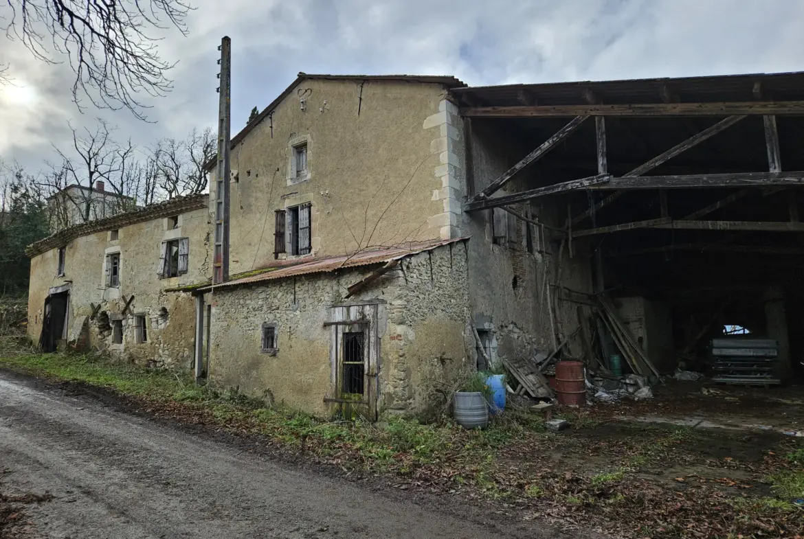 Corps de Ferme à Rénover à CUQ 