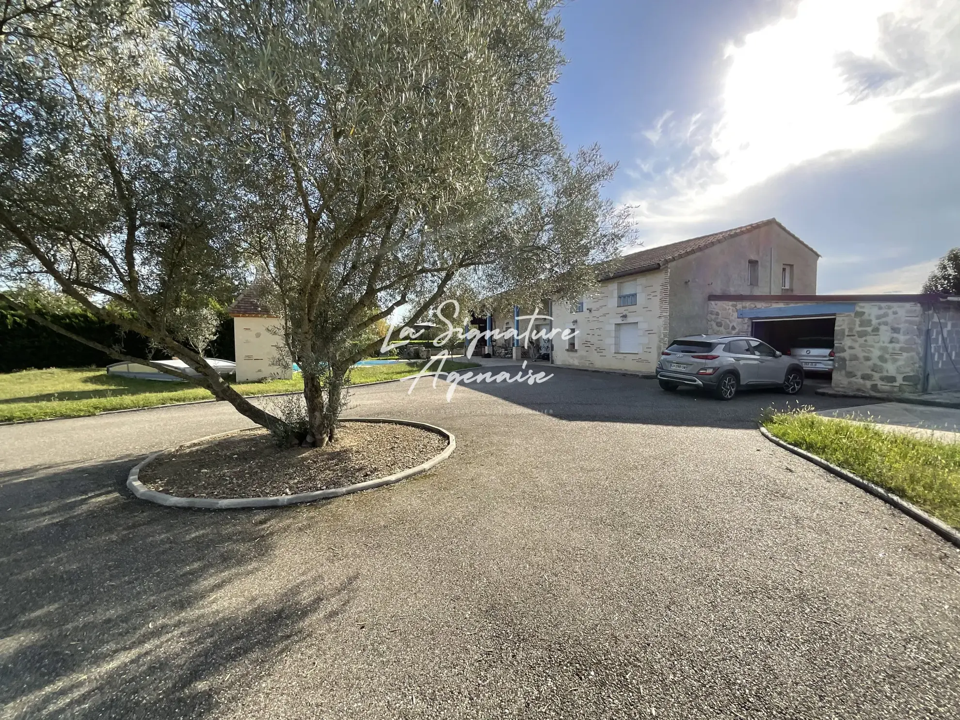 Maison en pierre de 180m2 avec piscine à Damazan 