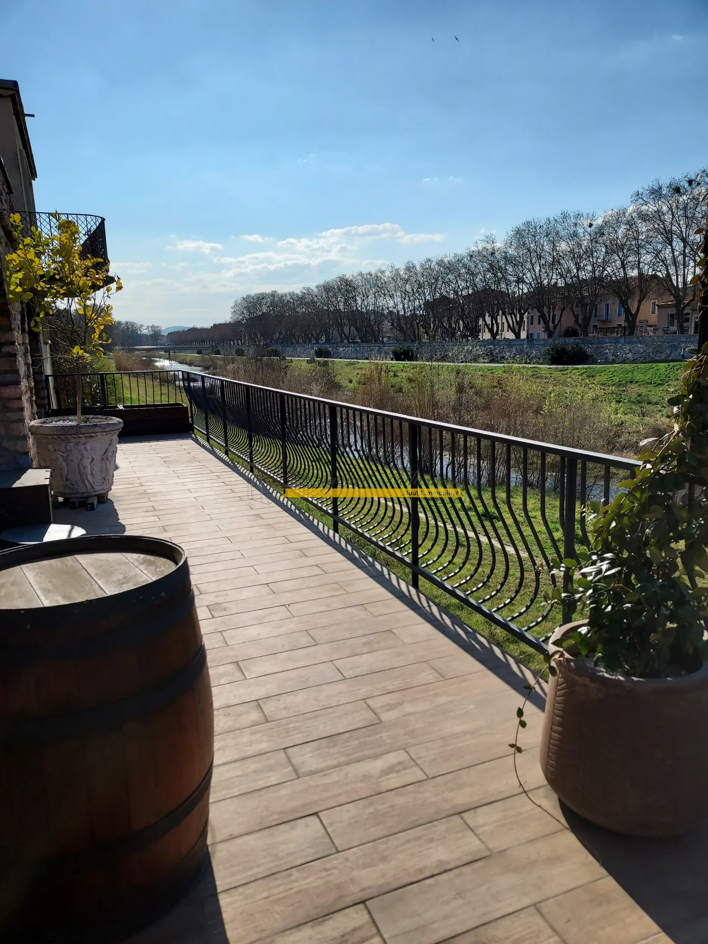 Maison rénovée 59 m² à Montélimar avec terrasse et vue 