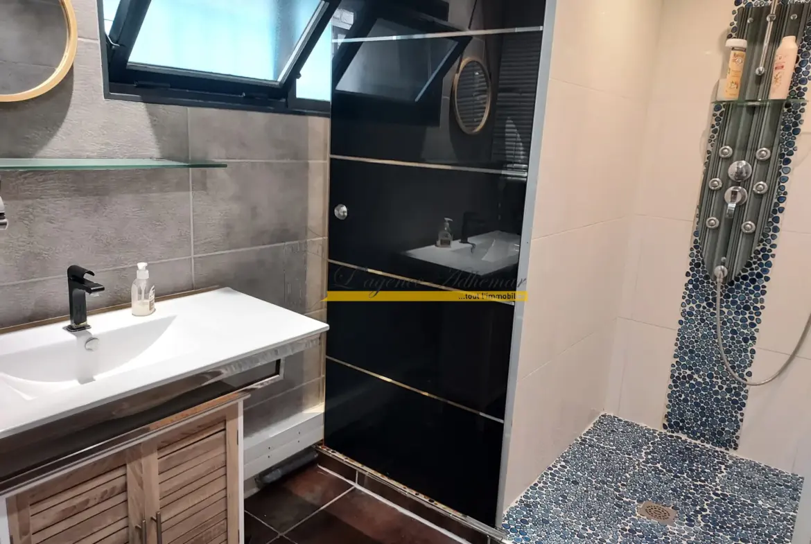 Maison rénovée 59 m² à Montélimar avec terrasse et vue 