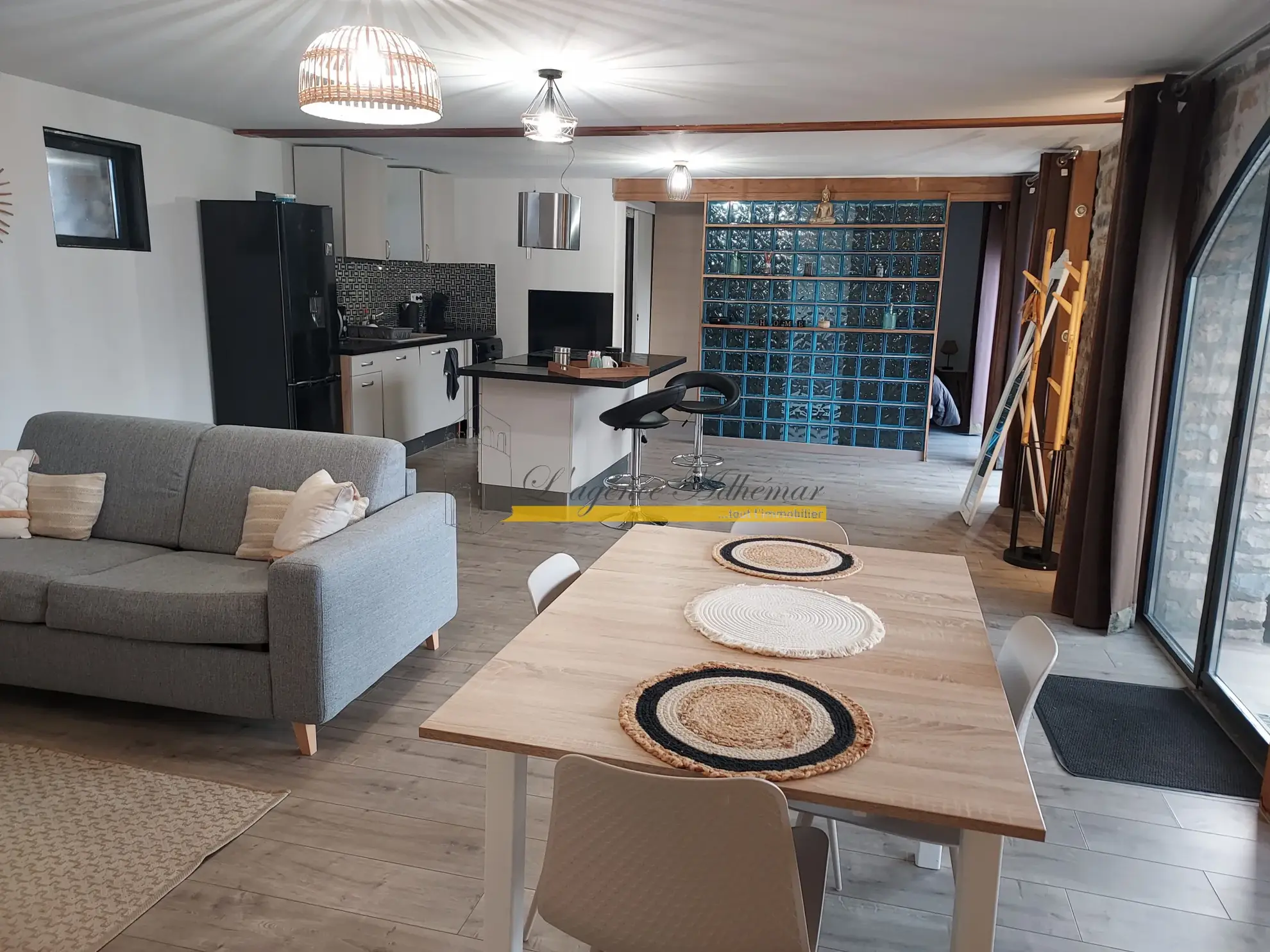 Maison rénovée 59 m² à Montélimar avec terrasse et vue 