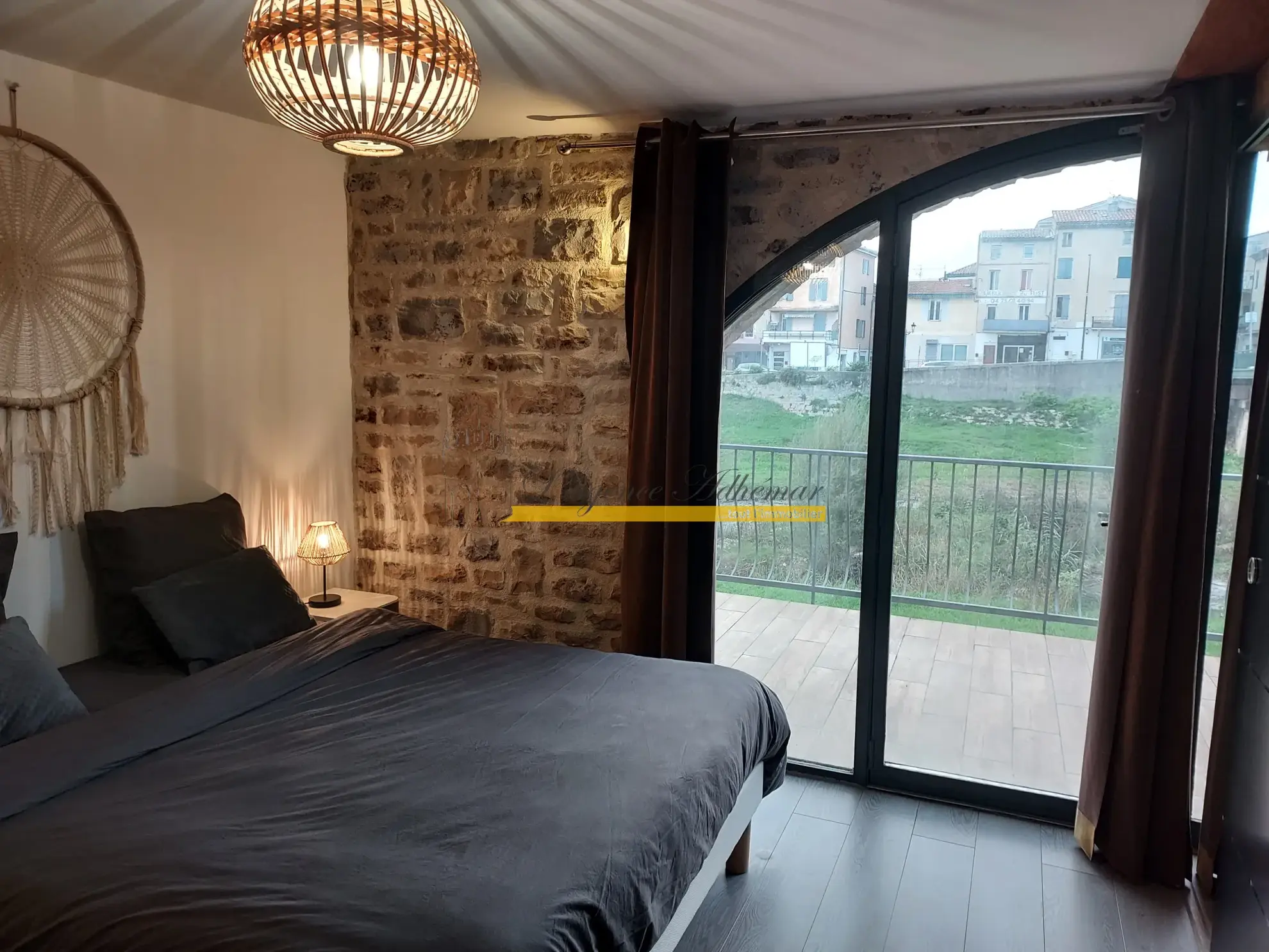 Maison rénovée 59 m² à Montélimar avec terrasse et vue 