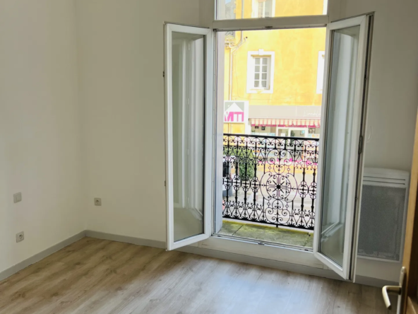 À vendre : Appartement de type 2 avec cour à Lunel 