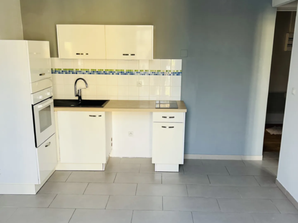 À vendre : Appartement de type 2 avec cour à Lunel 