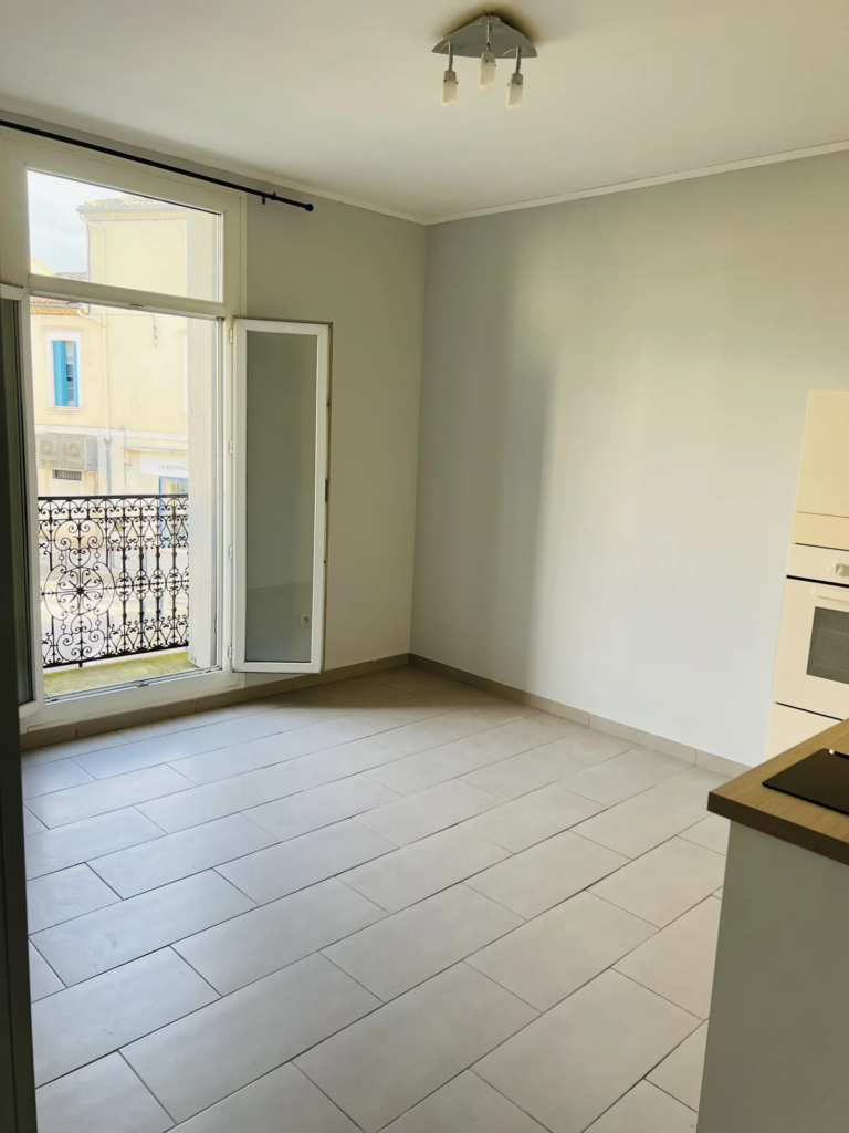 À vendre : Appartement de type 2 avec cour à Lunel