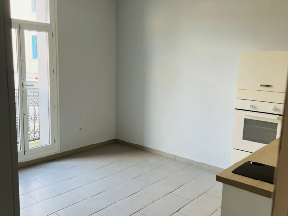 À vendre : Appartement de type 2 avec cour à Lunel 
