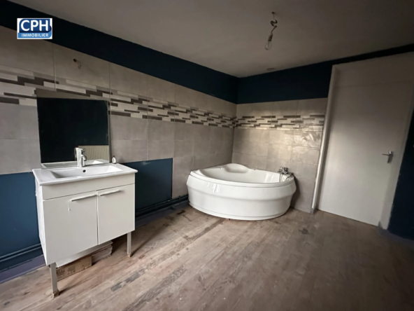 Maison de Bourg à Souleuvre en Bocage de 137 m² 